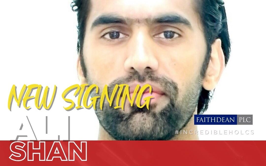 Former Pakistan captain Ali Shan signs for Holcombe